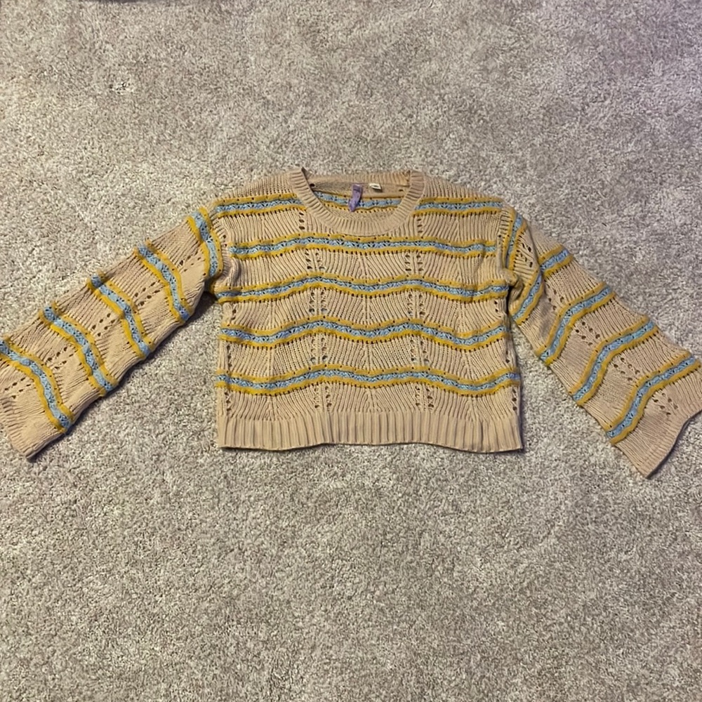 Cute knit sweater, worn once